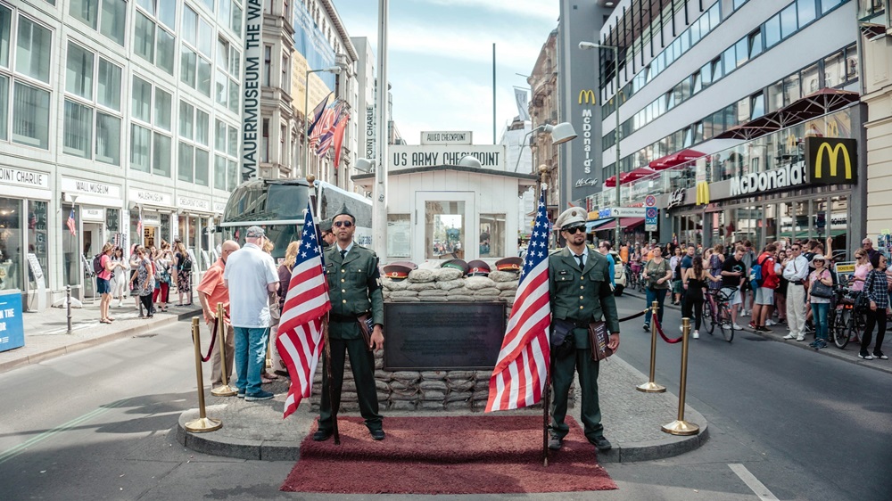 Berlin - Checkpoint Charlie